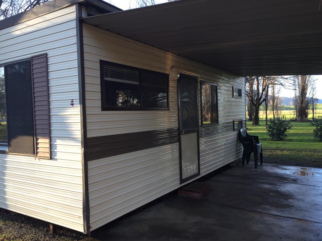 Colac Colac Caravan Park Corryong Extérieur photo